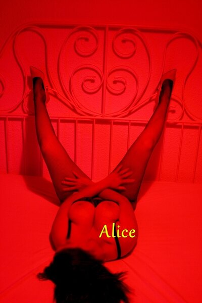 Alice, voluptoasa, pasionala, te astept la relaxare.