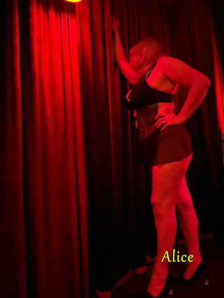 Alice, voluptoasa, pasionala, te astept la relaxare.
